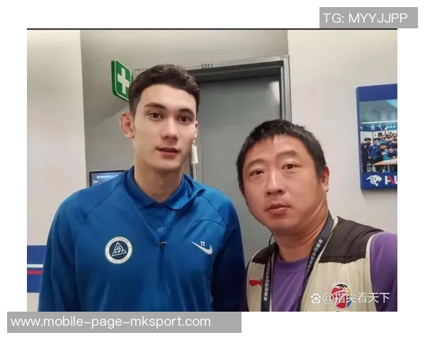 泰国队防守犯规引发争议拜合拉木模仿对手动作表达不满